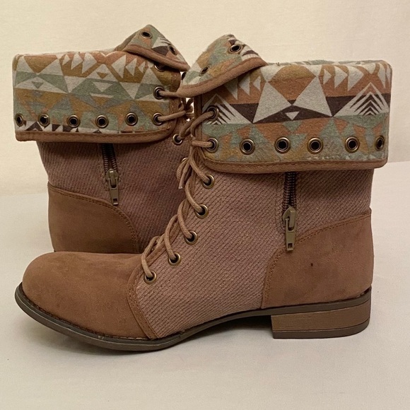 SUGAR New Walkin Boots Tan Boho Aztec Booties - Picture 7 of 8